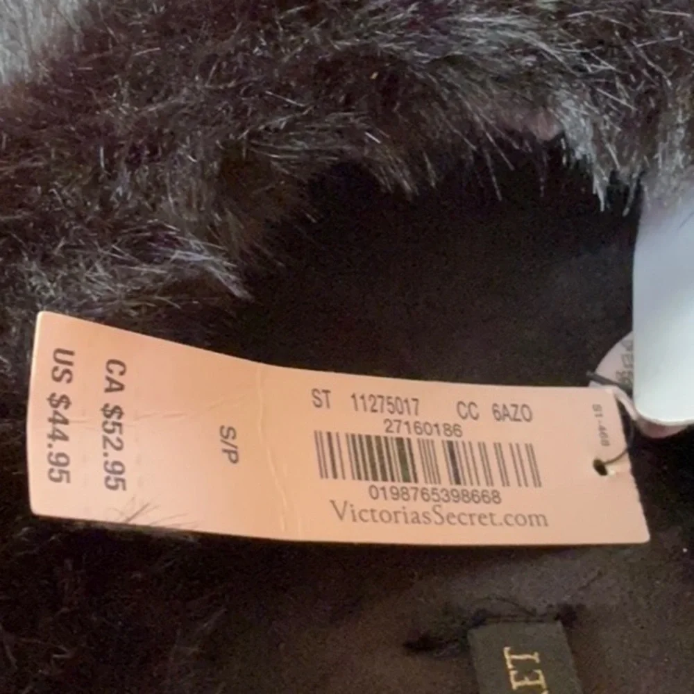 NWT VICTORIA'S SECRET Luxe Plush Closed-Toe Slippers - Picture 7 of 7